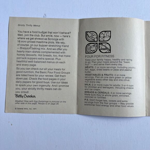 Vintage Cookbook Betty Crockers Bisquick Cookbook Chapter Two Strictly Thrifty - Picture 3 of 7